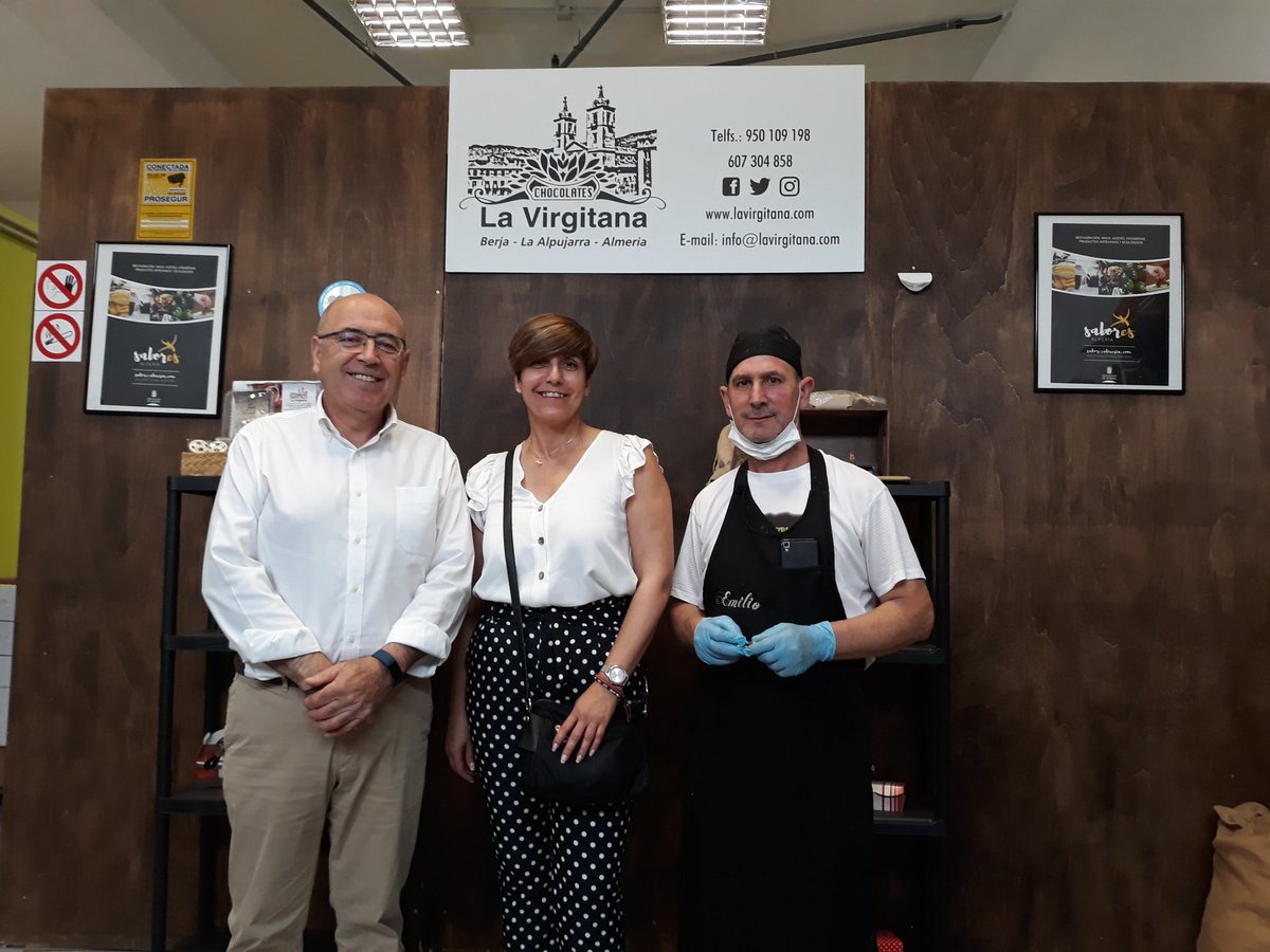 juanjo58laujar's tweet photo. Y por si este viernes fuera poco hemos visitado la empresa apoyada desde @cadealmeria por #CADE #Berja @lavirgitana una empresa que produce chocolates ecológicos. Con numerosos premios, oiremos hablar de ella. Enhorabuena!!! https://t.co/DORhbcq2Ev