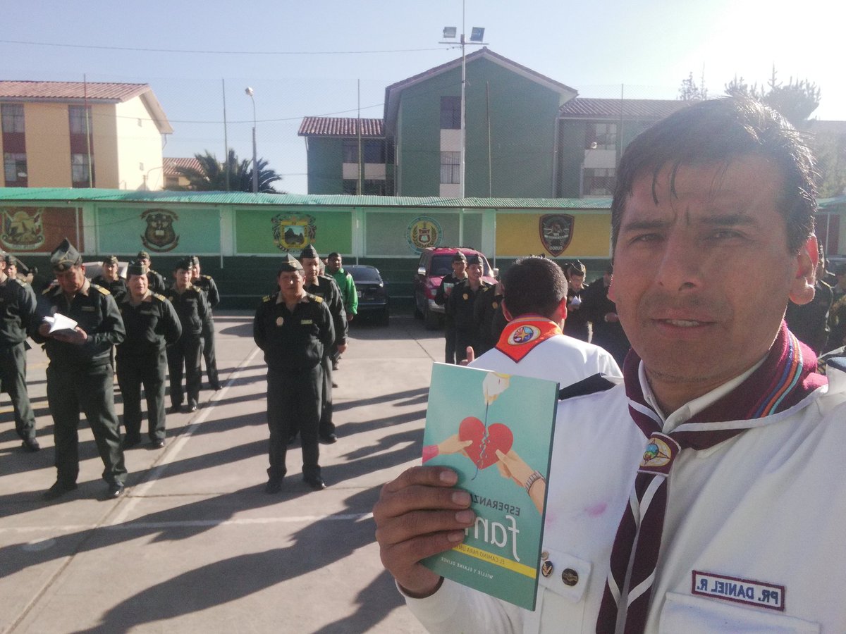 danielrodcur's tweet photo. #VivaLaEntrega * en Cusco 🇵🇪

En la VII Macro región policial de Apurímac Cusco el club de aventureros Rigel de #CuscoA y los pastores @Pr_RaulYaranga también @gersonvega y el pr @HugoElasVillca1 entregamos más de 100 libros a la policía.
 #PeruSiLee @AdventistasMSOP @EnzoChavez https://t.co/QAfcpfEoQP
