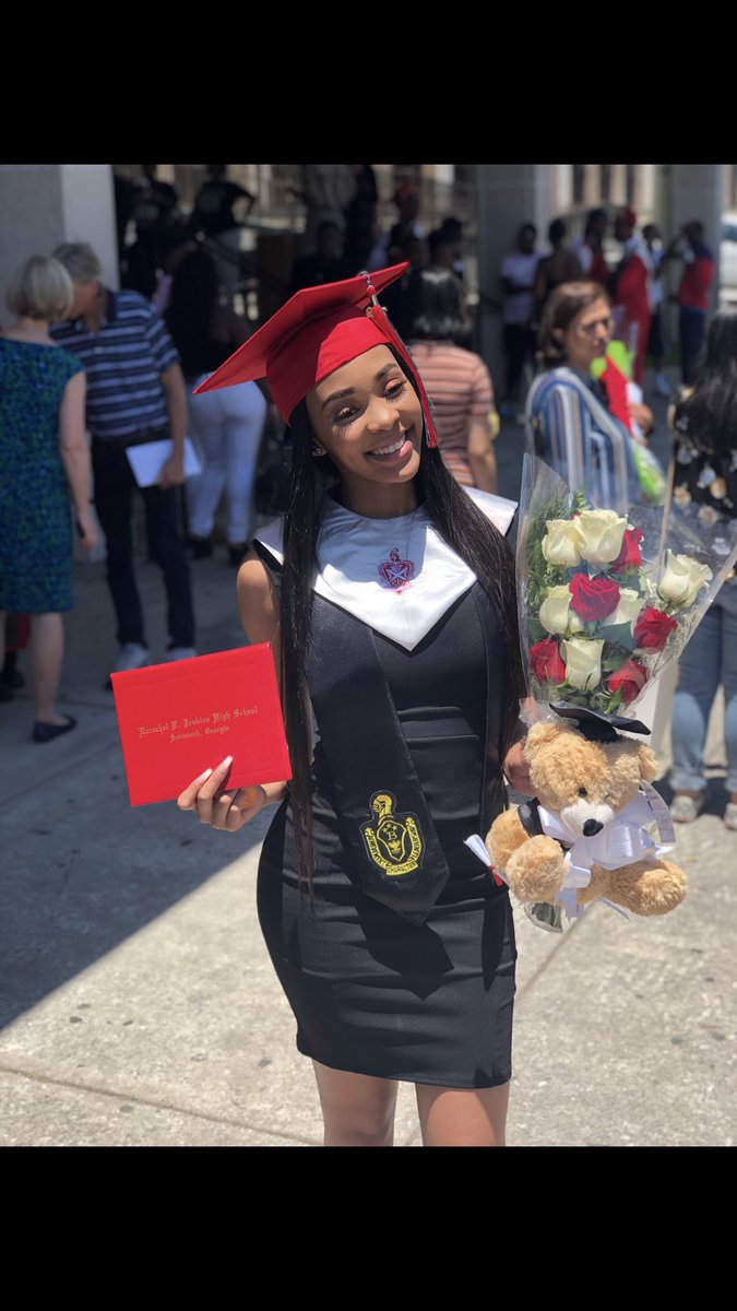 belovedd_t's tweet photo. So I graduated yesterday, but this is not my greatest accomplishment... I got a few more tricks up my sleeves. #GSU23 🦅 https://t.co/dnrgBaPrgk