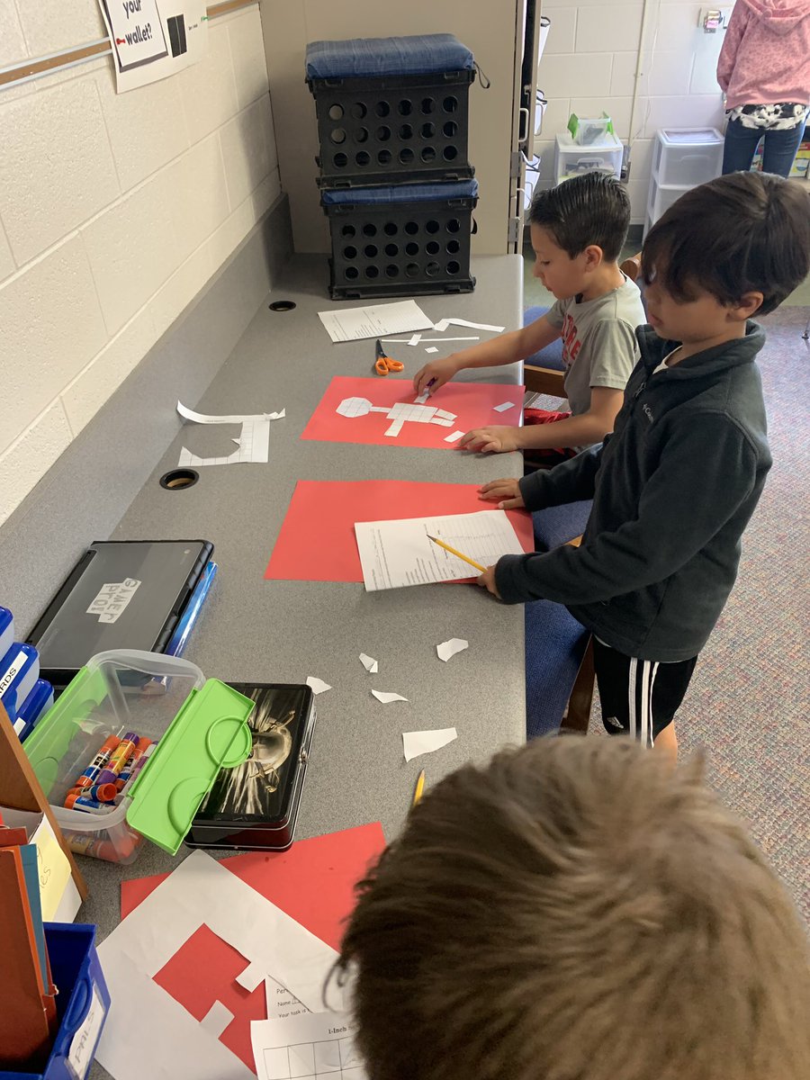 mrshoehing3's tweet image. #Multigraders and geometry. Third graders are making area and perimeter people. Fourth graders are making putt-putt golf courses. They are so into it! #ATeachersImpact #myLSPS @VioletAllStars
