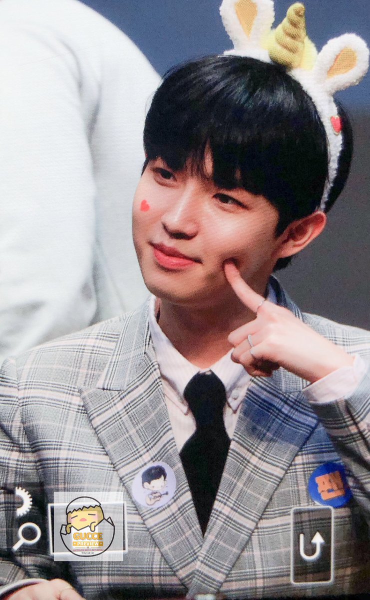 190524 Another 팬사인회

#김재환 #재환

오늘 너무 큐티 뽀짝 몬모자나ㅠㅠ