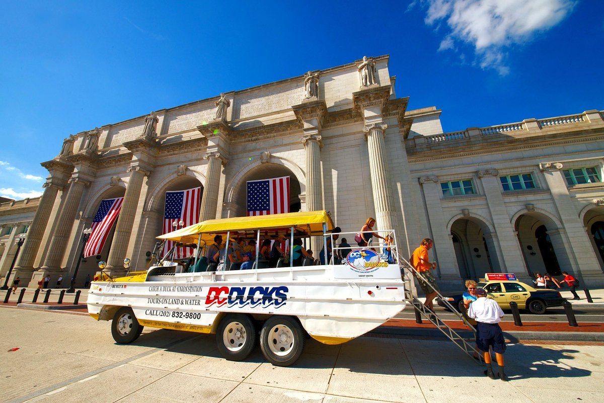 Will you be in D.C. this #MemorialDayWeekend? See the best of D.C. on our #DCDucksTour! 🦆🇺🇸 

Buy your tickets: bit.ly/2VvZiw3