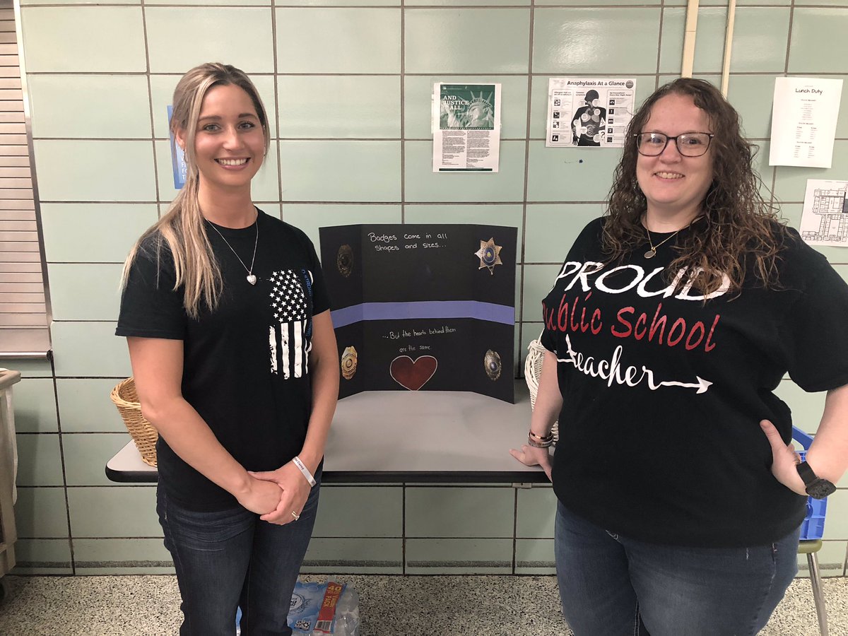PSPTroopEPIO's tweet photo. Started the morning at Franklin HS @FASDWellness for Coffee with a Cop. ☕️ Local law enforcement interacting with students was a great start to the day. ➡️ Thanks Miss Martino &amp; Mrs. Hollidge for organizing! #franklinpa @exploreVenango @The_Derrick https://t.co/kog1G7Ghkh
