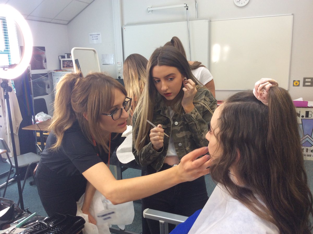 _stgens's tweet photo. Year 11 pupils learning about Make Up and Hair and applying lashes in the style of the 1940s https://t.co/GEDfffnhMl