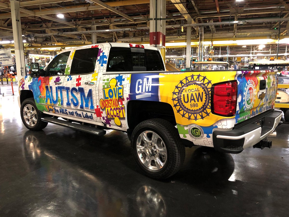MFG_GM's tweet photo. Our #FlintAssembly team joined together for the Autism Support and Resource Center’s family fun day benefiting individuals with autism and their families in #Genesee County. Check out the 2019 @chevrolet Silverado that was customized for the event. https://t.co/uKclZMYzst