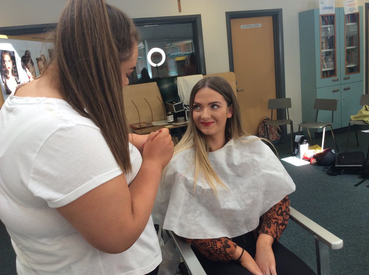 _stgens's tweet photo. Year 11 pupils learning about Make Up and Hair and applying lashes in the style of the 1940s https://t.co/GEDfffnhMl