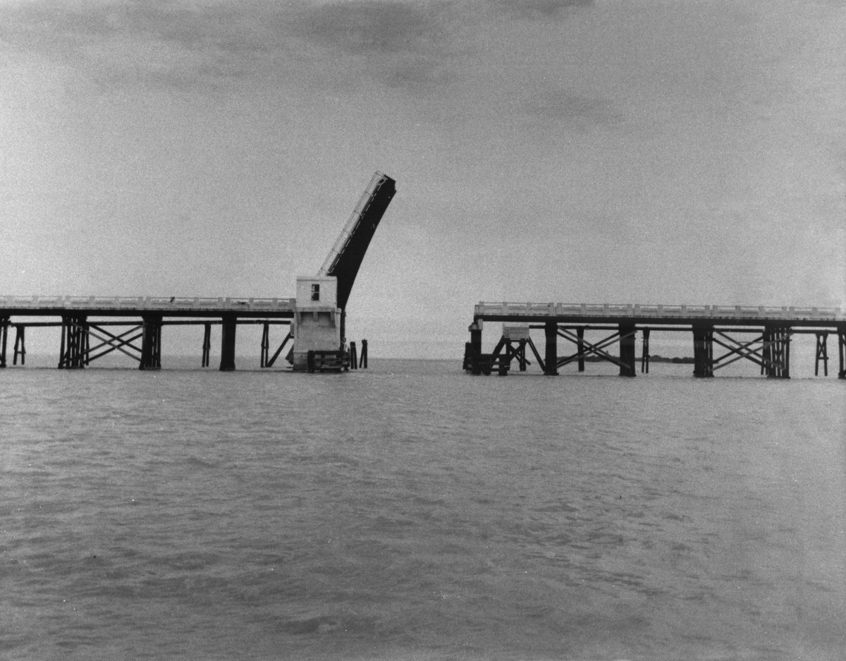 This drawbridge could once be found between Upper and Lower Matecumbe Key in Islamorada, but was removed in the 1970s. The only drawbridge left along the Overseas Highway today is at Snake Creek. #overseashighway #floridakeys #islamorada #snakecreek #indiankey
