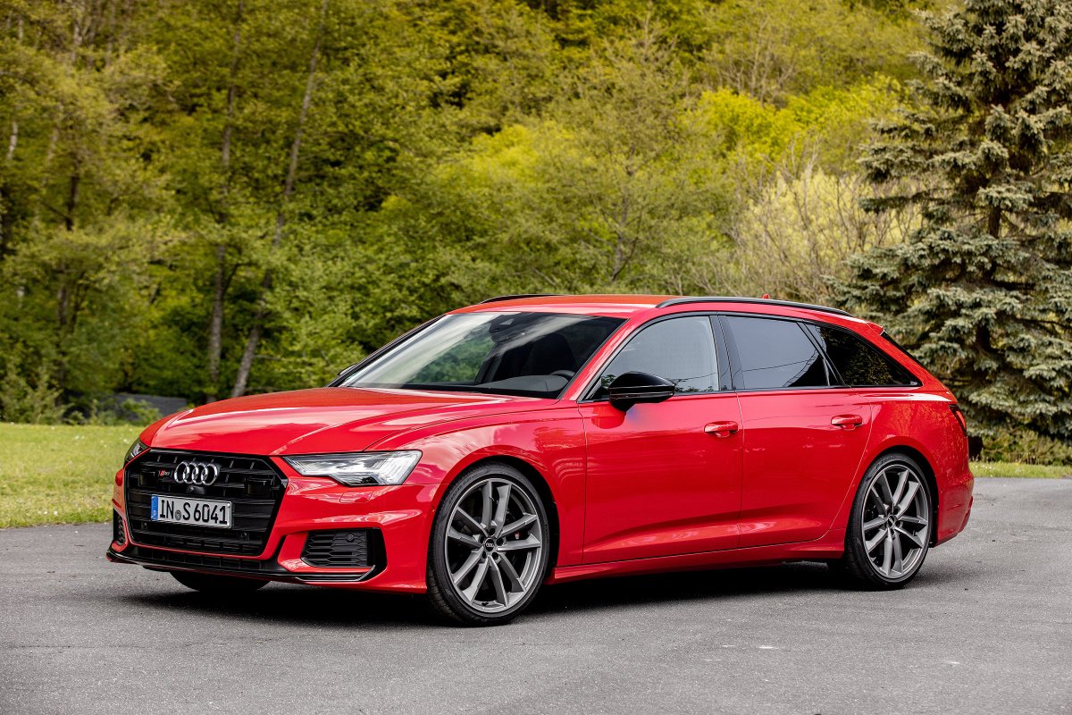 evomagazine's tweet photo. Thanks to a new turbodiesel V6, the Audi S6 has had a 110lb ft bump in torque over its predecessor. We’ve been behind the wheel - 
https://t.co/AcC8UBRlCF https://t.co/iCHvNaQY69