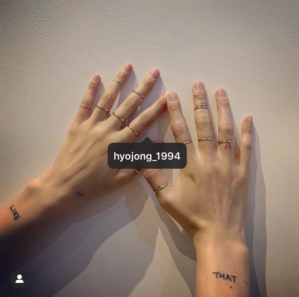 Global_Dawn's tweet photo. Hyuna posted 2 photos of her hands tagging hyojong thanking him for the rings 

#EDAWN #이던 #HYOJONG #효종 #김효종 #hyuna #김현아 #현아 https://t.co/8SqKT52Ua2