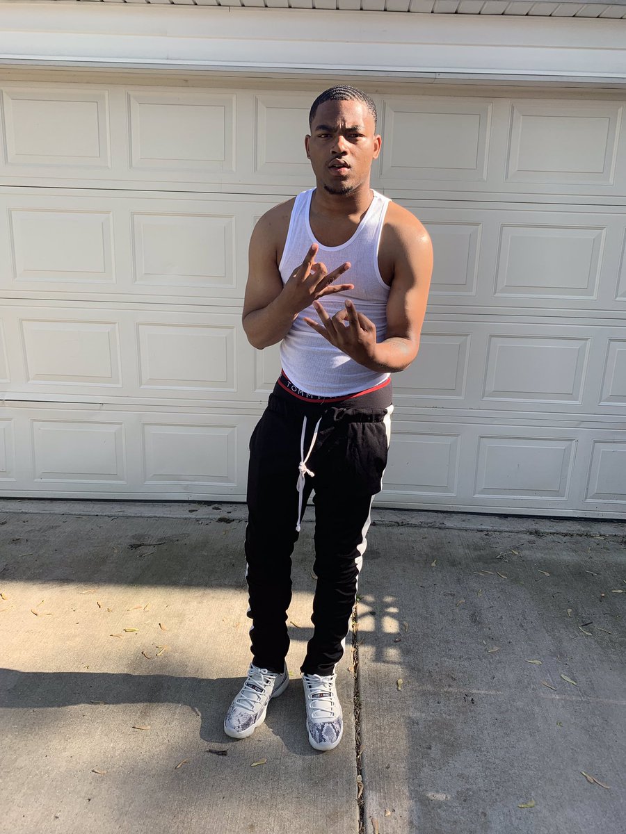 gdkluljames_'s tweet photo. 🦍🖤🏧 https://t.co/MRpzOmc2tV