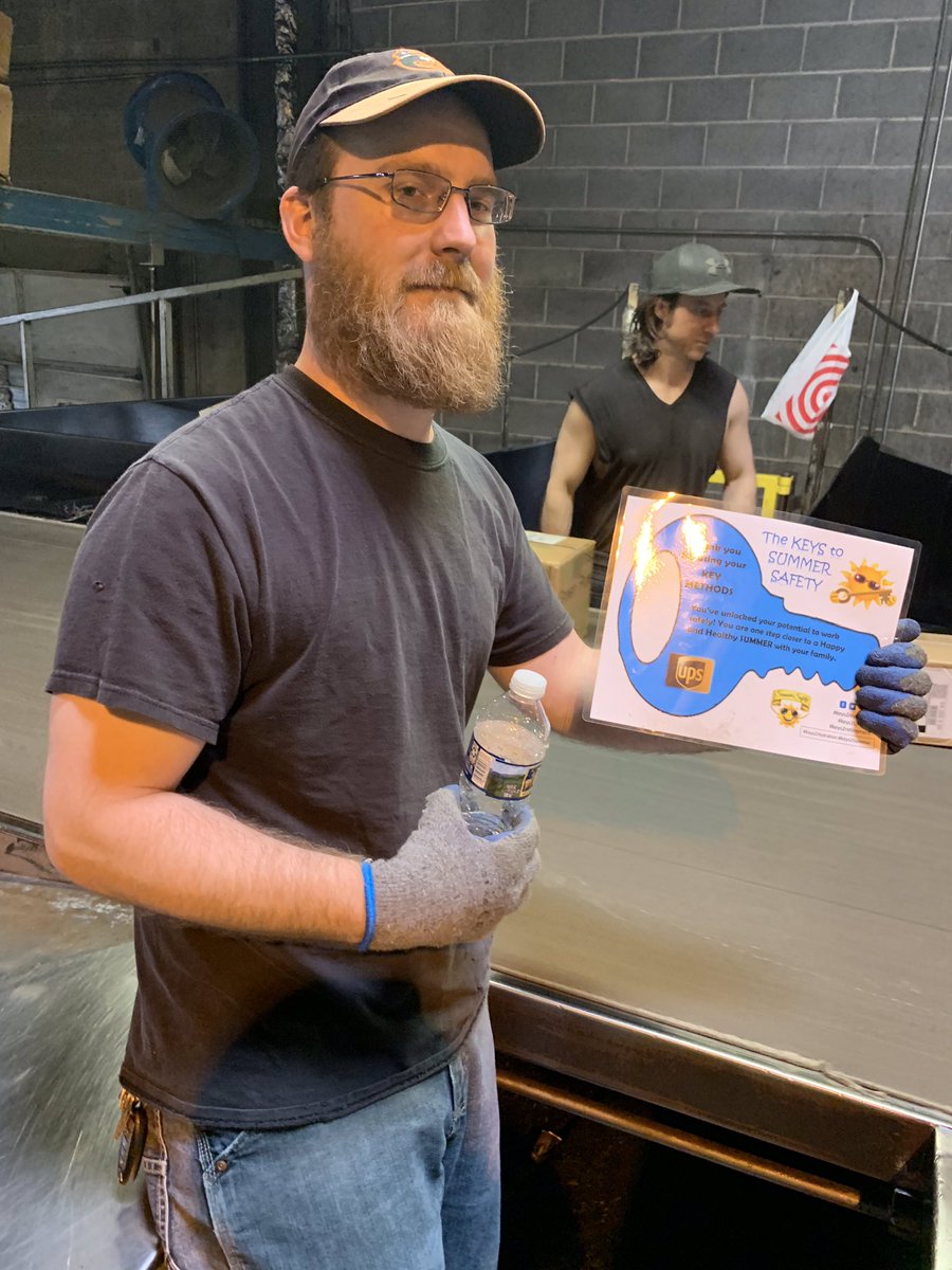 doug_dustin's tweet photo. How about some #keys2hydration from the Burt Day Hub!!! Chris, Scott, and Josh know the importance of hydration!!! Thanks for being an inspiration and for helping educate others about hydration. @ChesapeakUPSers @GiacomanAndrea https://t.co/RNyQglUjXC