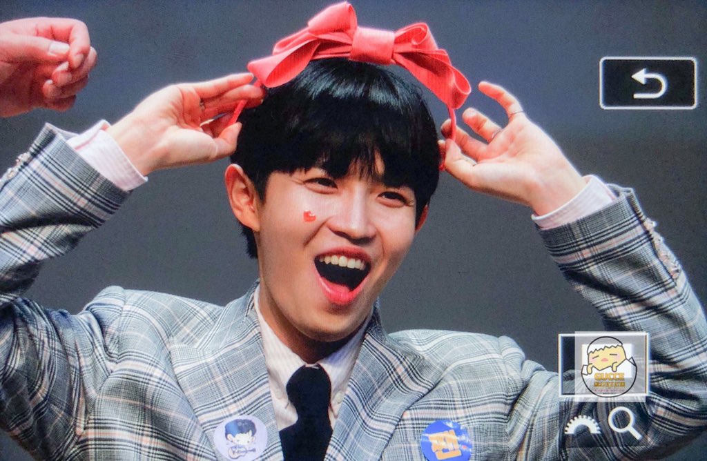 190524 Another 팬사인회

#김재환 #재환

재환이 리본은 쓰기 힘두로😆😆