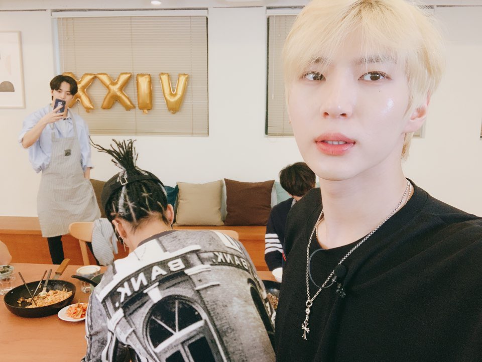 RealVIXX tweet picture