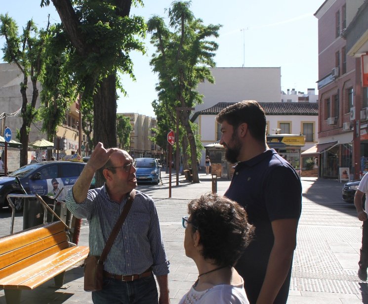 santadrenalinax's tweet photo. #Valdemoro #YoNoVotoParacaidistas #PodemosValdemoroNoMeRepresenta #CandidaturasFake

Han subido las imágenes diciéndonos que su candidato estaba presentando sus propuestas a los vecinos, pero la realidad es otra: https://t.co/tg9K8FXjGi