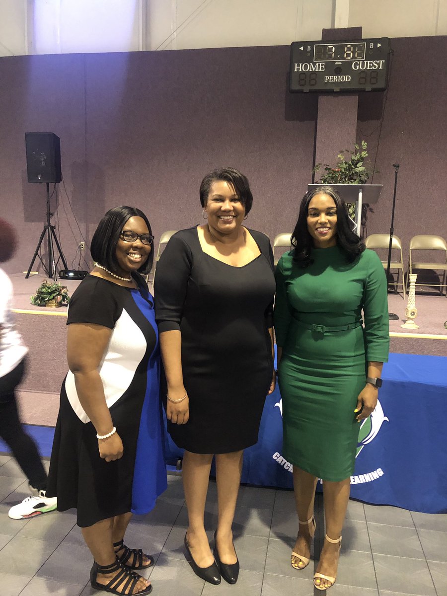 AVCranford's tweet photo. Enjoyed sharing a few gems with the young scholars of Spirit Creek Middle School for their 8th Grade Honors Night & Bridge Ceremony! Thank you for trusting me to pour into your students! #TranspireOne #Empower #Educate #Expose https://t.co/cgXkrs0lIk