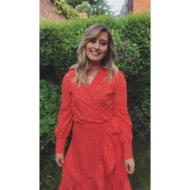 RhubarbBlogger's tweet image. Spot the girl who’s waiting for Summer ☀️
.
.
Photo creds: @hannah.anne2 ✨ bit.ly/2HBydTM