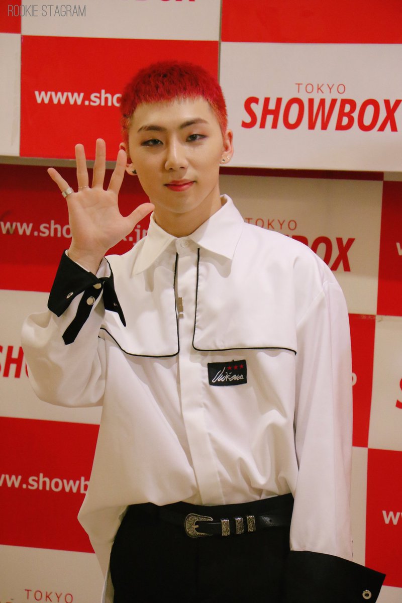 Rookie_0419's tweet photo. 190503 포토타임
✌️✌️

#BIT #비아이티 #ROOKIE #루키 #HYEONSEOK #현석  #정현석 @bit5_official https://t.co/3Z0g7pbL7a