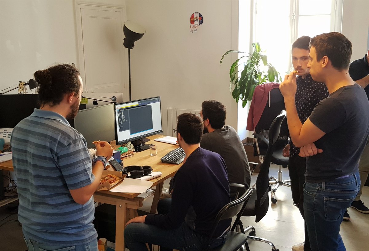 Aujourd'hui a eu lieu le premier #CodingDojo de Linaïa.

Au programme, une session ayant pour but d'optimiser les outils utilisés en interne... et des pizzas pour accompagner ce déjeuner pas comme les autres !

💻🍕😁
