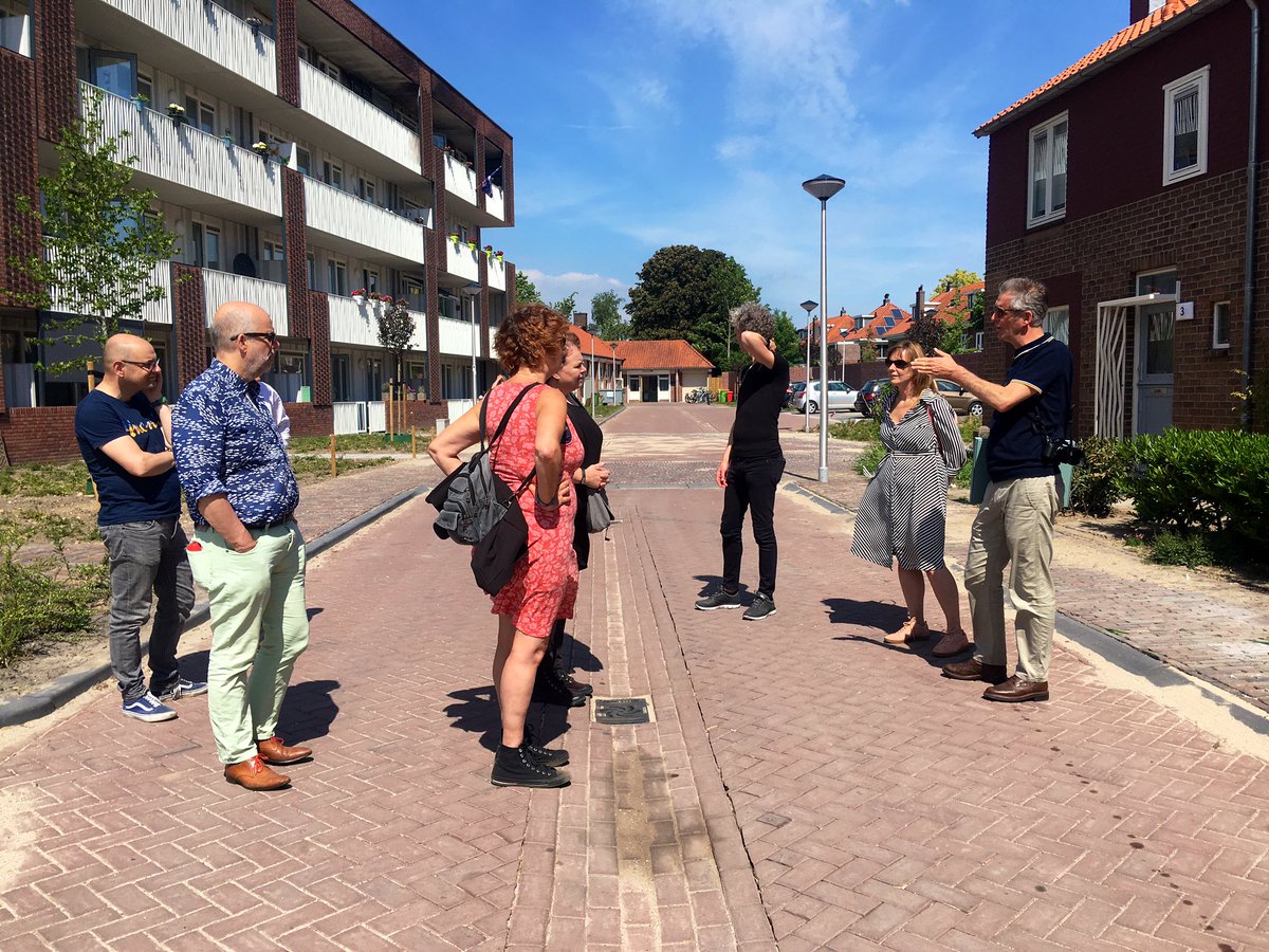 teeveebee024's tweet photo. Na een leuke en informatieve wandeling door de Nijmeegse Kolpingbuurt sluiten we de vrijdag af met een drankje in buurtcentrum De Inloop. #werkestafette https://t.co/xHRBZ7oIt7