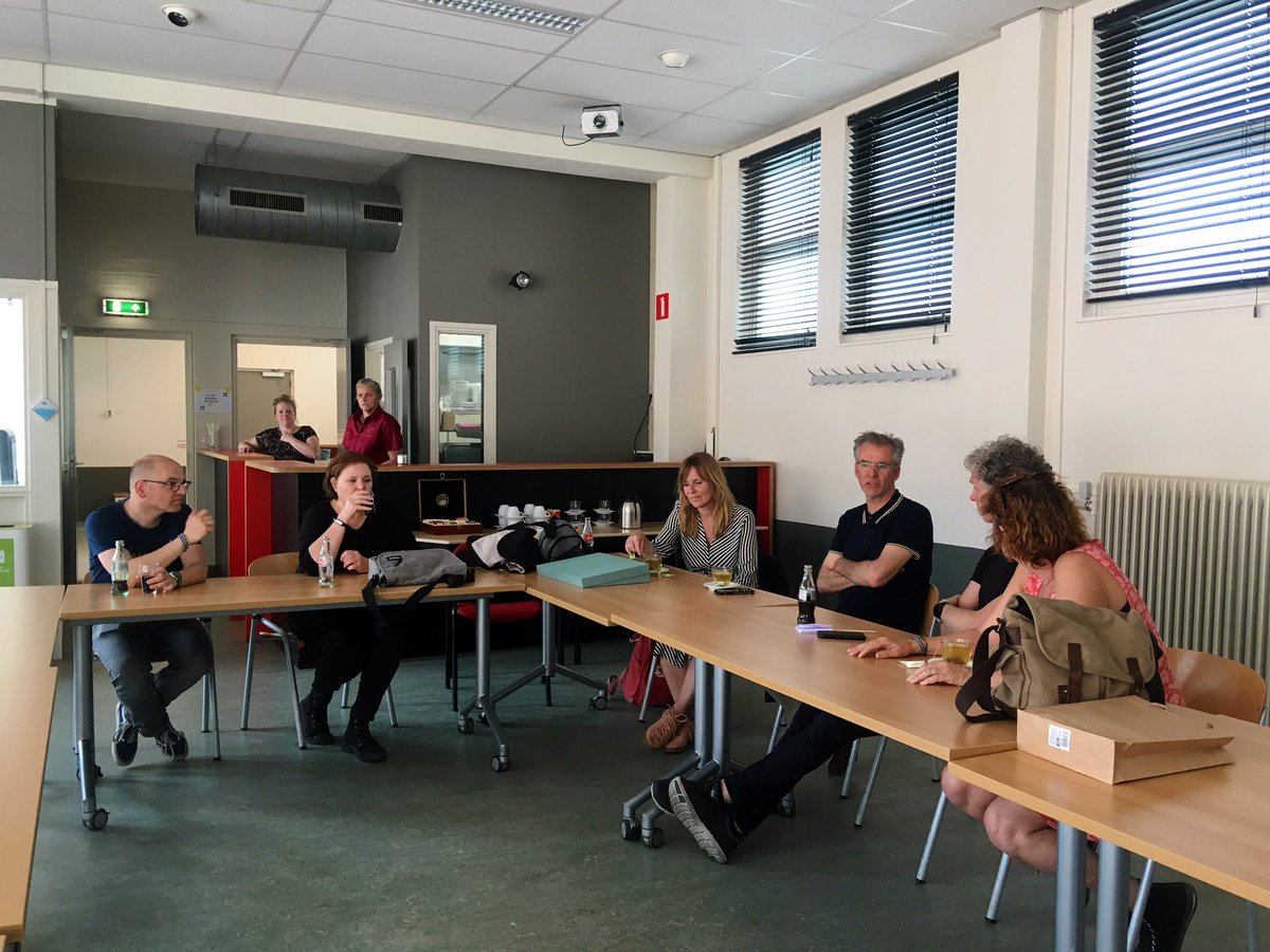 teeveebee024's tweet photo. Na een leuke en informatieve wandeling door de Nijmeegse Kolpingbuurt sluiten we de vrijdag af met een drankje in buurtcentrum De Inloop. #werkestafette https://t.co/xHRBZ7oIt7