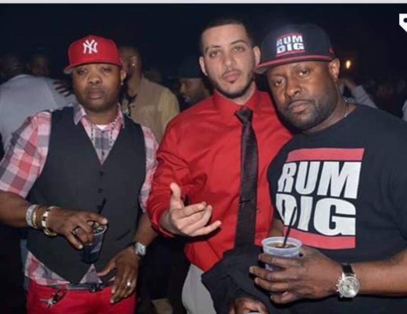 theflatlinerz's tweet photo. Grave Digger out chopping it up with people #hiphop #flatlinerz #gravedig https://t.co/4N76M5xUae