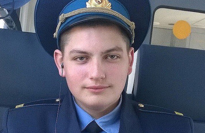 «Спасибо тебе, герой!»: В  Москве прошли похороны бортпроводника Максима Моисеева, погибшего, спасая пассажиров во время авиакатастрофы в Шереметьево
kp.ru/online/news/34…