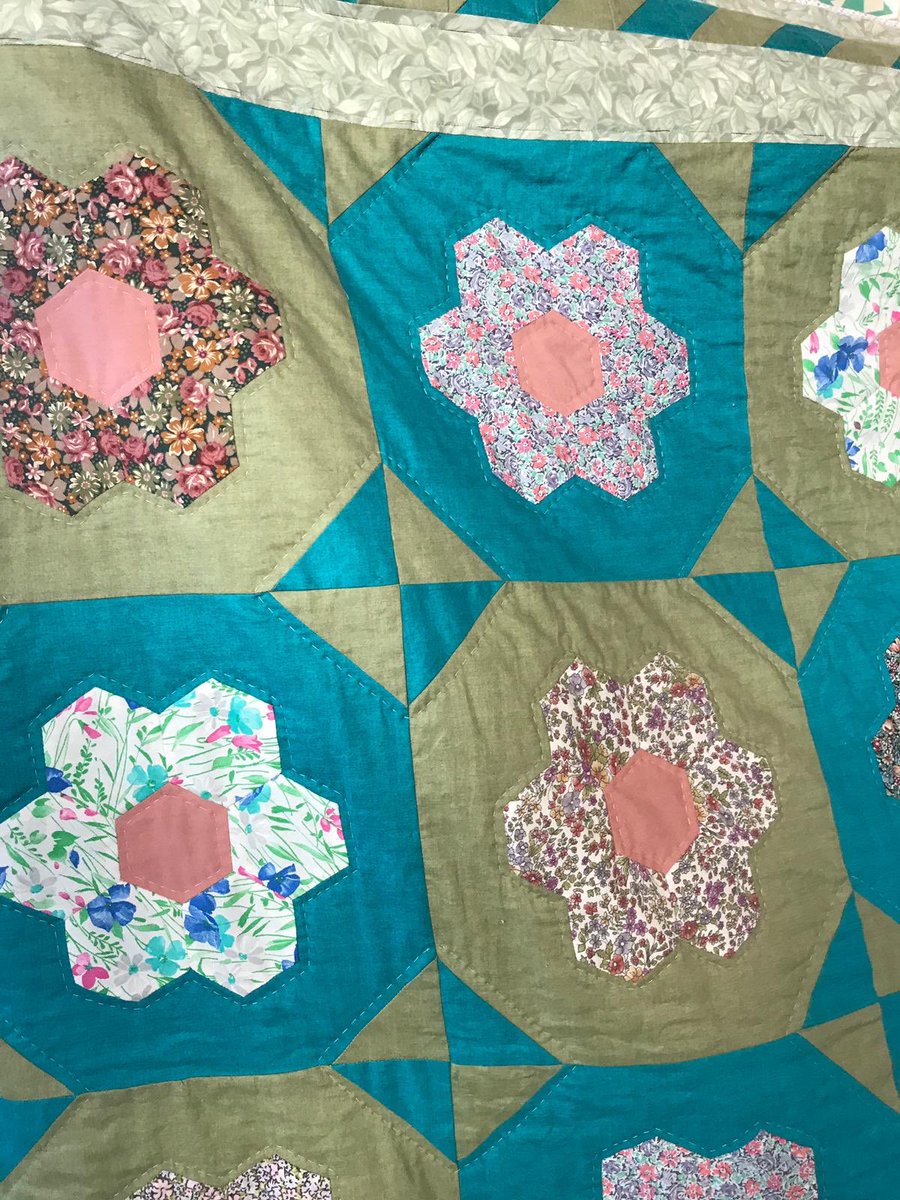 Another stunning #quilt made by one of our talented quilters! Machine pieced and hand quilted! #PhoenixQuiltersDeal #DealKent