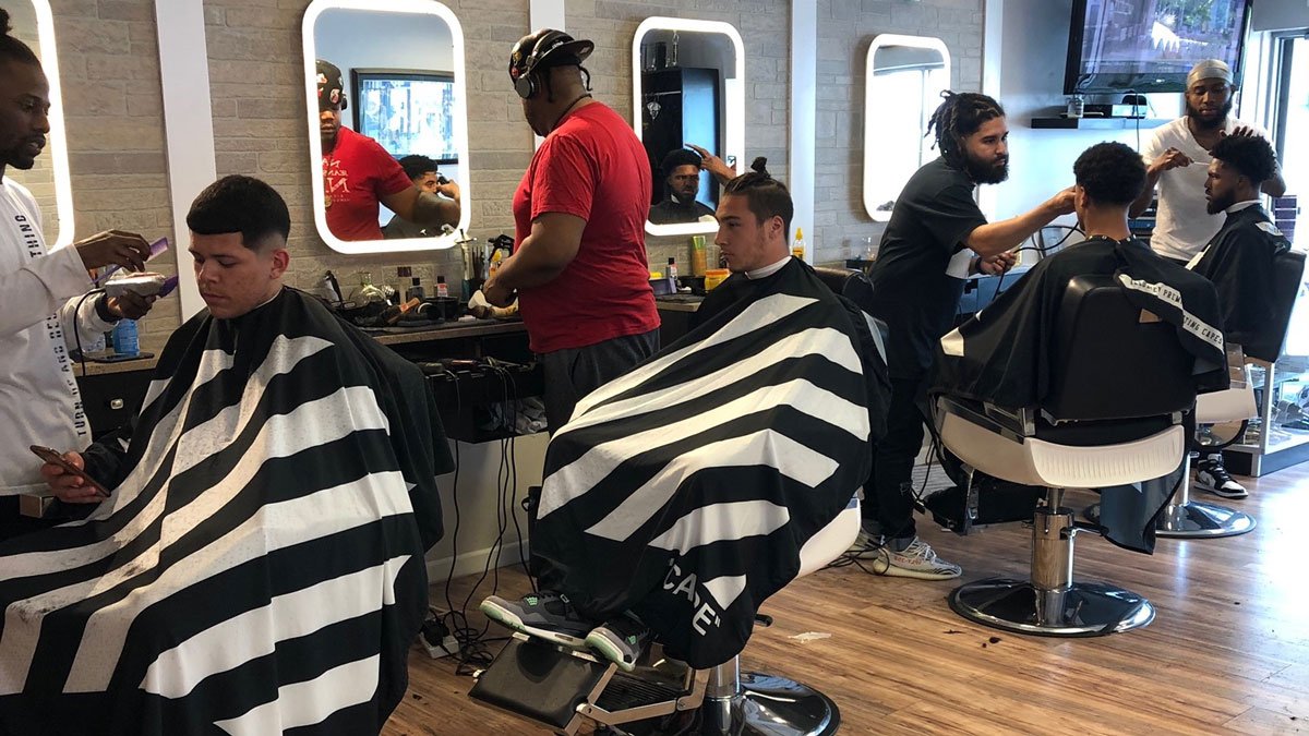 .<a href="/MrGetFlee99/">Vinny Curry</a> recently gave back to his hometown of Neptune by providing 100 students with haircuts ahead of their senior prom.

📰: bit.ly/30IDlwz

#FlyEaglesFly