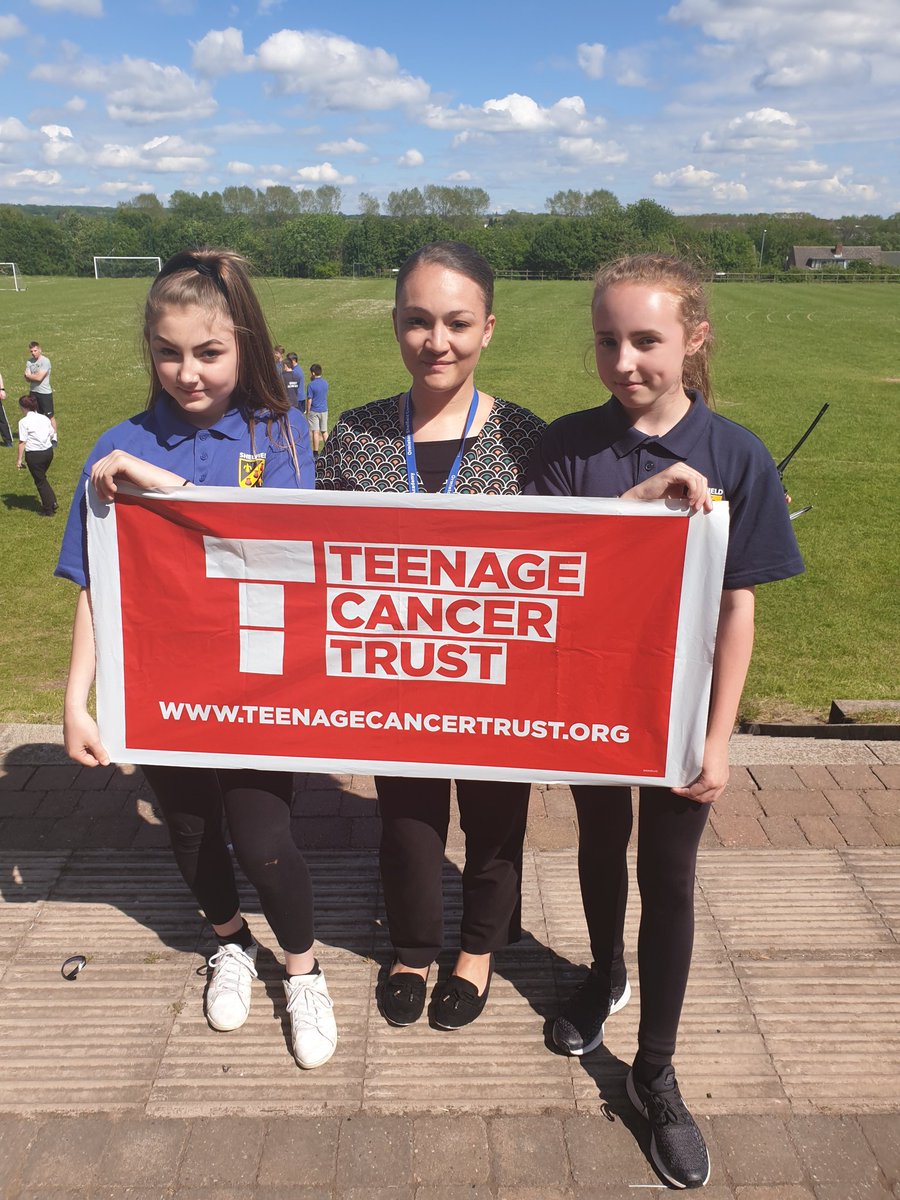ShelfieldYr9's tweet photo. An extra special field run celebrating our fundraising efforts at the Academy for the London Marathon for #TeenageCancerTrust with these fab year 8 runners! https://t.co/m094dtQuPw