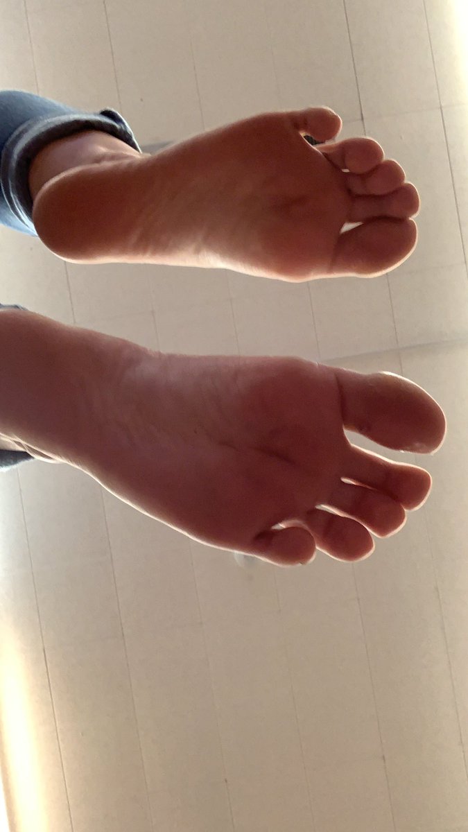 feettwins's tweet photo. someone pay me to rub my feet #feetpics #sellingfeetpics #sellingfeet #buyingfeetpics #buymysoles #feetandtoes #footfetish https://t.co/CLzok17aA2