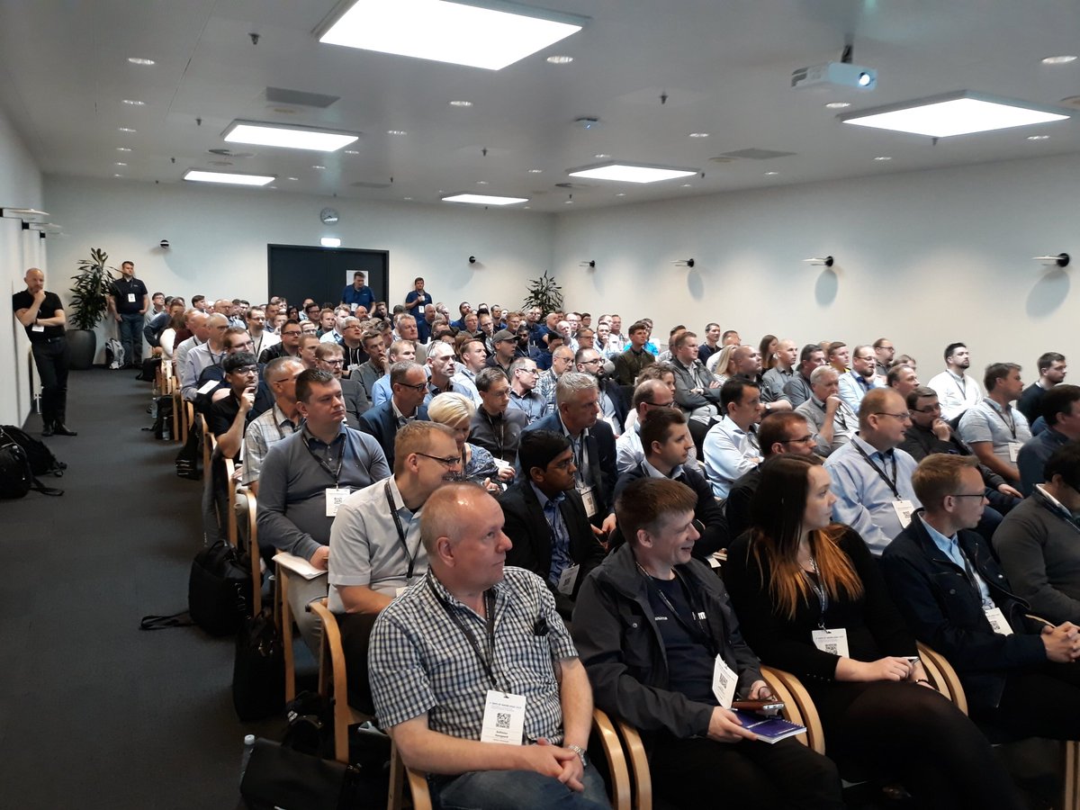 marije_brummel's tweet image. Standing room for the conversion from c/side to al session at #daysofknowledge with Michael, Jacob and me.