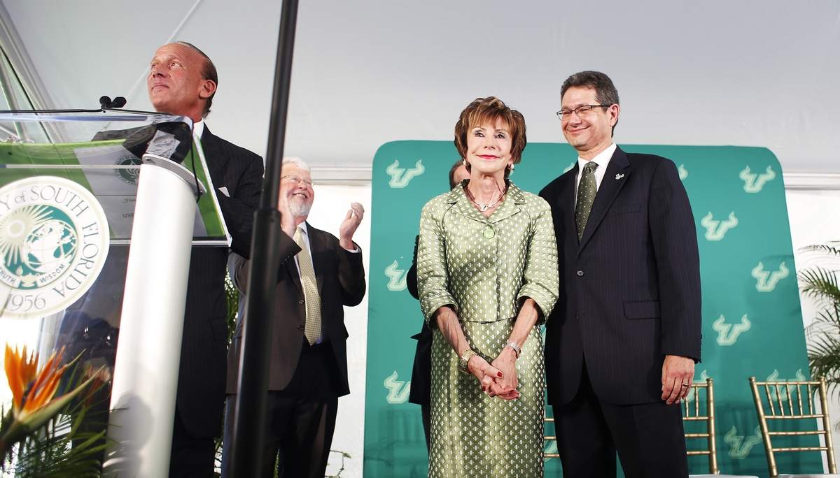 USFHealth's tweet image. #USFSystem President Judy Genshaft's parting gift of $20 million to help build a new honors college will cement a remarkable legacy. Read the @TB_Times editorial: bit.ly/2QnGSvz
