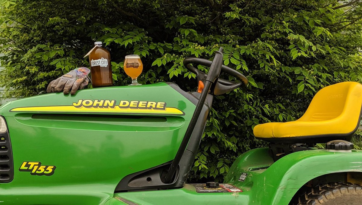 Relax with a John Beere Kolsch - light, refreshing, &amp; featuring bright German hops!

FOOD:
Friday = @bearssmokehouse
Saturday = Shiny Do-Right Food Truck

ON TAP:
-John Beere Kolsch
-Daybreak Pilsner
-EXP4 IPA
-Odin IPA
-Riddler IPA
-Blaubeere Sour Ale
-Barley's Irish Stout

#CT