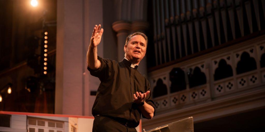 alphacourse's tweet photo. "The place of grace on Alpha is the weekend away." - @FJMallon  #AGG19 Head to the Alpha blog to hear more from Father James Mallon on his experience of running Alpha: https://t.co/A4lyvaMaVx https://t.co/fiysumTMgN