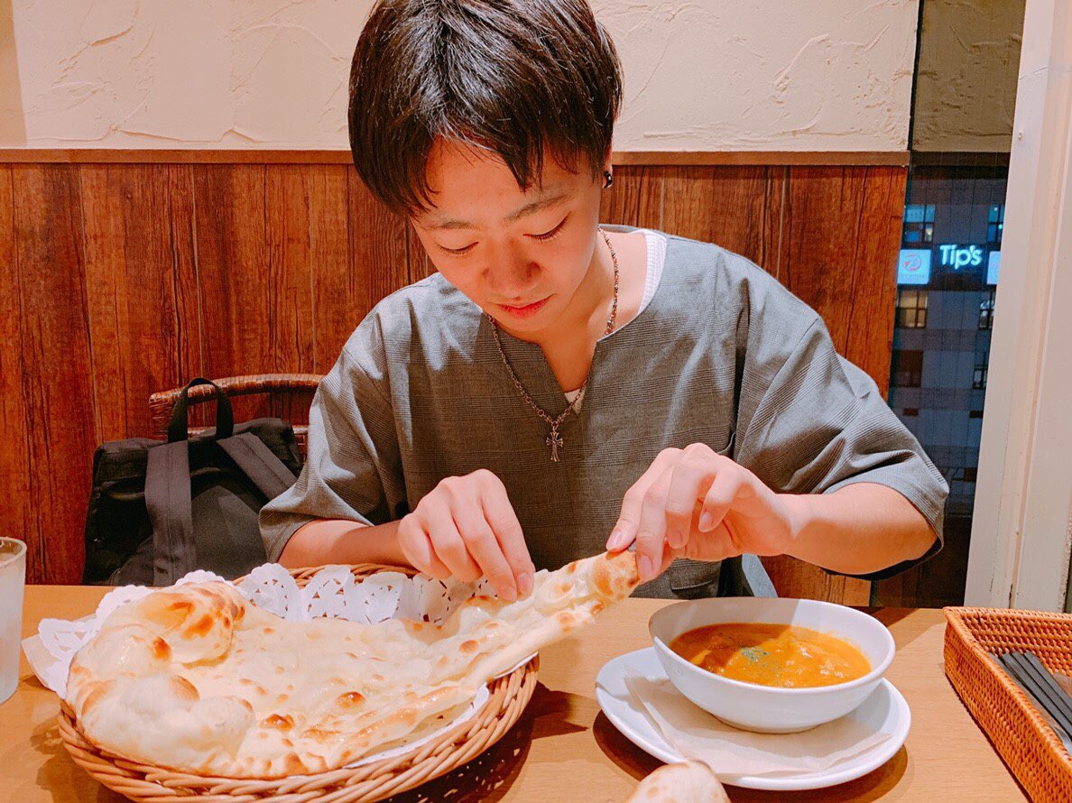syumitaisetu's tweet photo. 今日は、授業終わりにりょうちゃんとデートしました。𓀥
たまたま服がペアにみたいになってたね!😜😜
町田を散歩した後、友達バイト先でカレーを食べました。🍛✨
美味しかったです!!
#localindia https://t.co/G7Ui5F1MXV