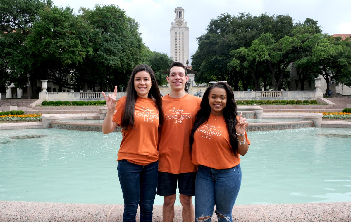 UTexasStudents's tweet image. Hook 'em to our office's graduating student assistants! 🎓🤘🎉#LonghornFriday #LivingtheLonghornLife #UTGrad19 #WhatStartsHere