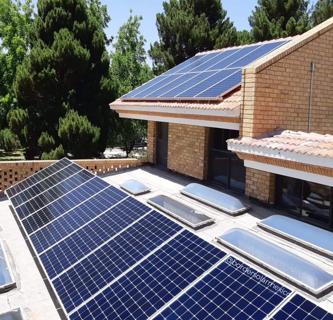 BorderSolarMX's tweet image. ¡Una familia más ya comienza a ahorrar con el ☀ y cuidar el medio ambiente 🌳!   Con nuestro panel no.1 Sun Power X21-460 watts.
#BorderSolarMexico
#SunPower
#CruzandoaEnergiaLimpia