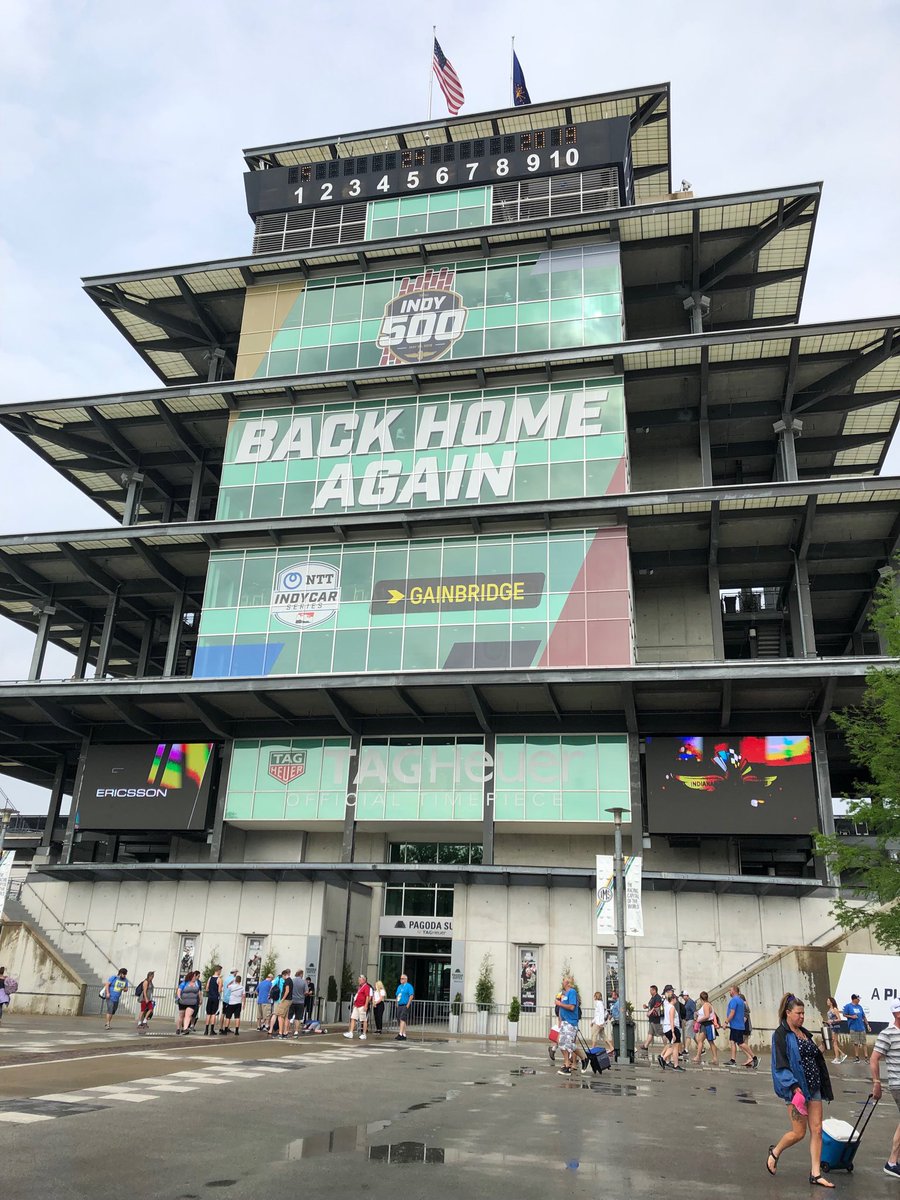 GGiacone88's tweet photo. Summer clerks at Carb Day. ⁦@IceMillerLLP⁩ ⁦@IMS⁩ https://t.co/Ayus1FUSai