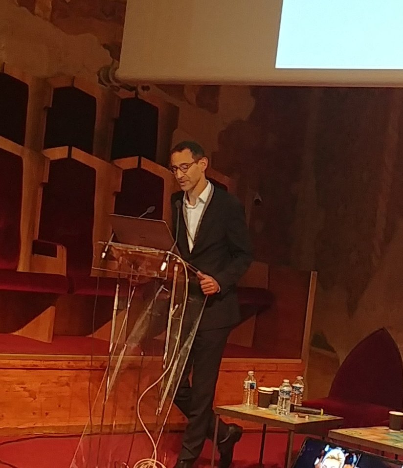 "Quand vous voyez de toutes petites tumeurs du #rein, je vous encourage à prendre en compte le fait que le risque de décès est très limité" @kbensalah73, président du #CCAFU, aux #JOUM2019