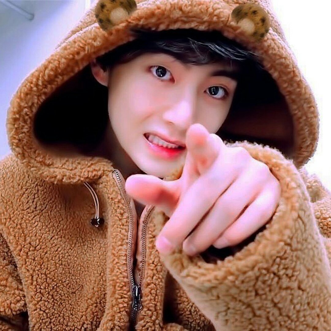 onlyv_95's tweet photo. 나 5000도 팔로워 있었어요...???계속 움직이지 않는 계정이였는데 팔로 해 줘서 감사합니다 여러분ㅜㅜ앞으로 잘 부탁해요😭❤ https://t.co/YgJRErszSc