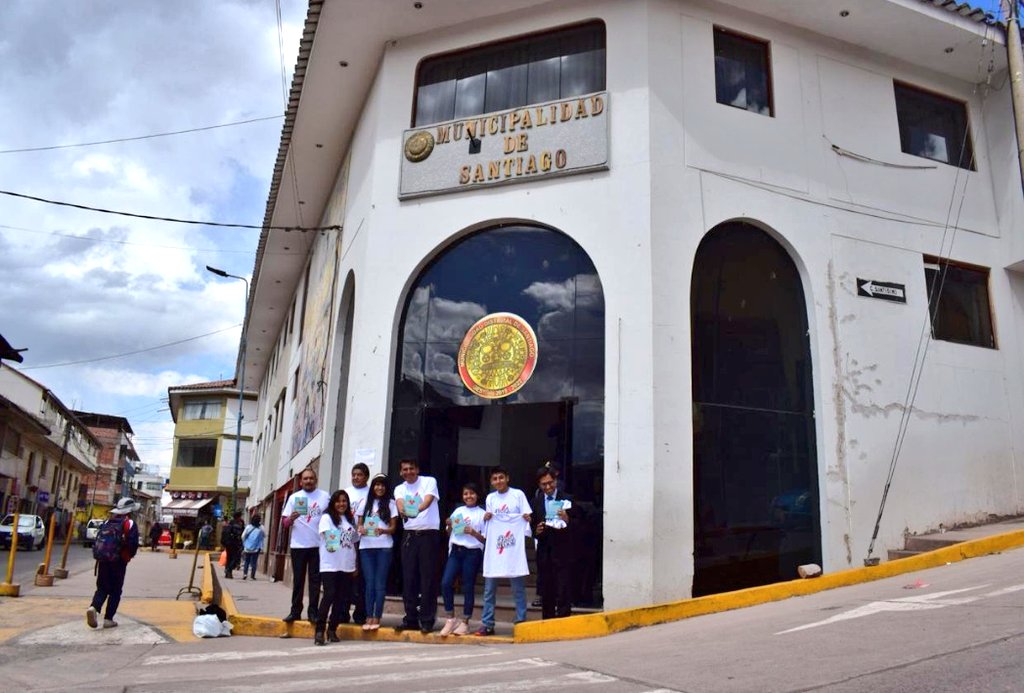 From Cusco- Perú 🇵🇪 with the mayor of the municipality of Santiago Dr Fermin García Fuentes, he is committed to the missionary book. <a href="/pastortedwilson/">Ted Wilson</a>