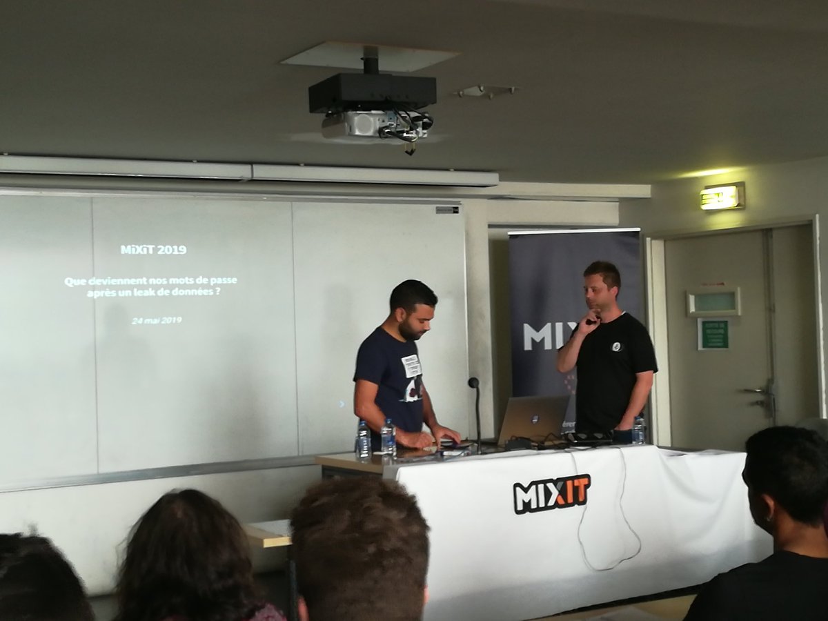 jeanmile's tweet photo. @7ouss3m et @mickaeljeanroy nous disent se deviennent nos pwd après un leak à @mixitconf https://t.co/VtP27RpgDt