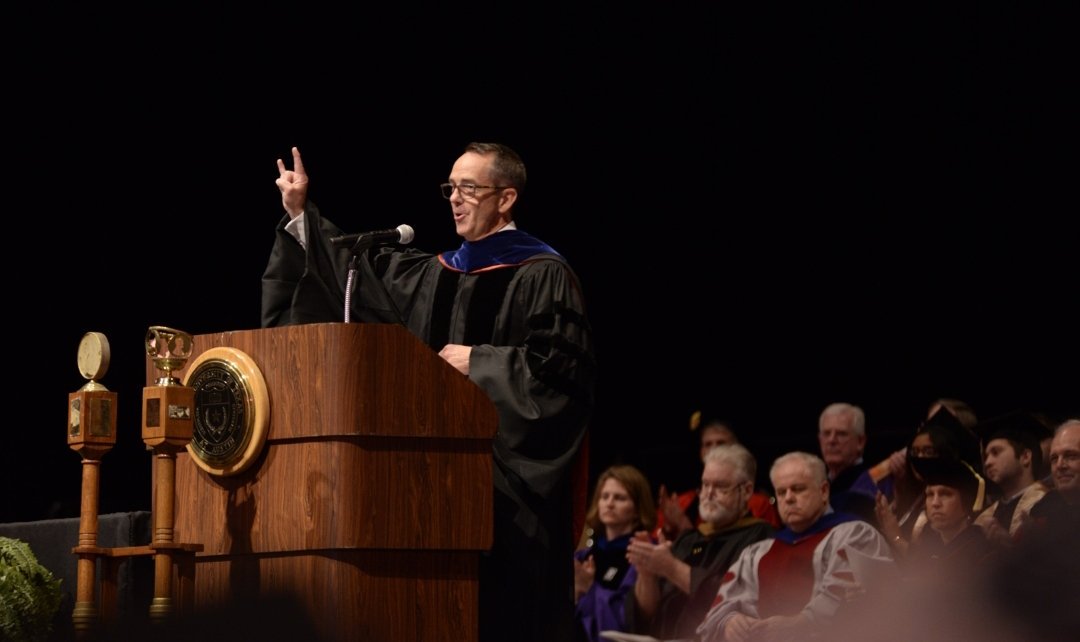 UTexasMcCombs's tweet image. Congratulations to @UTexasBBA graduates and thank you to our distinguished speaker Phil Canfield! #UTGrad2019 #McCombsGrad2019 #CO2019