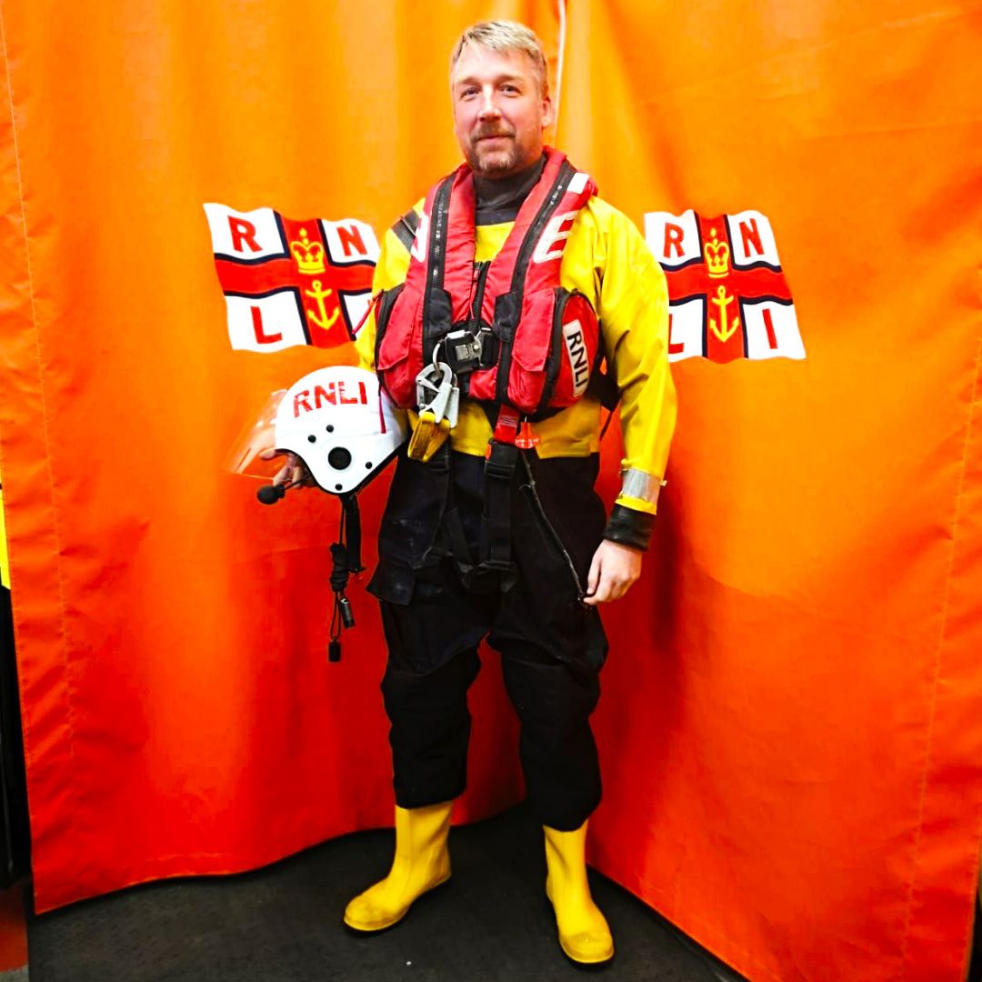 RNLINewBrighton's tweet photo. Good pennies turn up too! And here's one of ours. Departing our volunteer crew and relocating to Lancashire in 2012, seven years on to the day (nearly), Mark Harding's back in New Brighton! And back within the fold. Brilliant to have you back with us, Mark! #NewBrighton https://t.co/tqQw3z8KFb