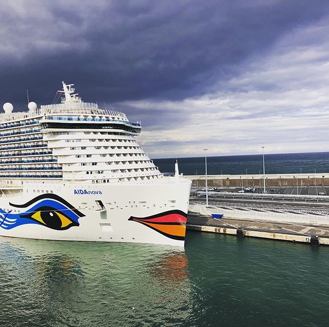 CrocieristaCom's tweet photo. Good evening to all 
Aidanova in the port of Barcelona🛳
.
#aidanova #aidacruises #crocieristacom #cruiseship #cruiselife #cruiselive #instacruise #cruiseblogger #cruise #barcelona #spagna https://t.co/gDC4KyNt1m https://t.co/lWvdNkJMMt