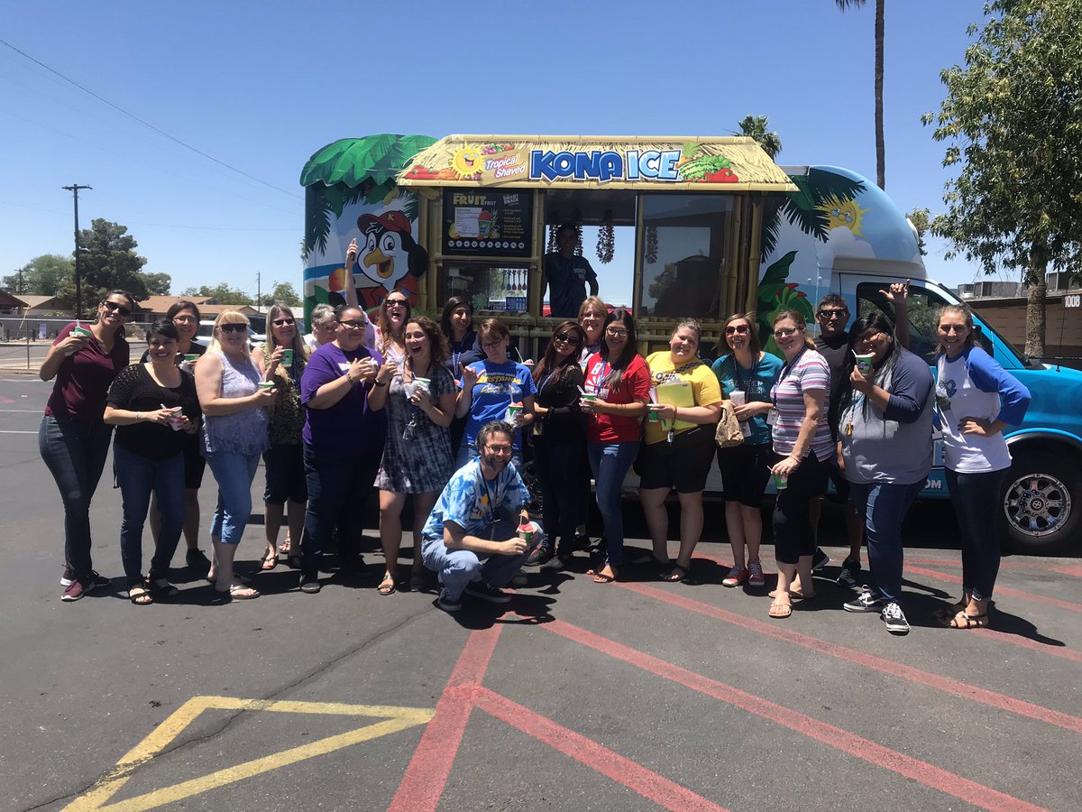 StarlightPark1's tweet photo. Celebrating a successful year!  Thanks to our amazing teachers. #csd83.org https://t.co/Jfhb0DrKkV
