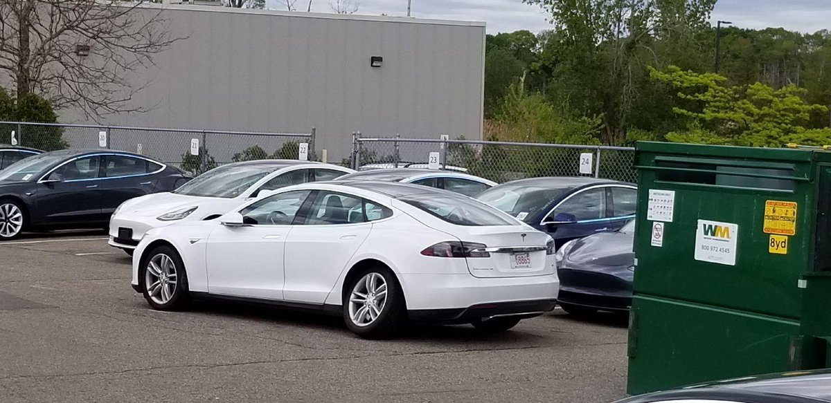 cppinvest's tweet photo. Did see this however. @WombatPickled might want to add this to his collection. I had my binocs and those lug nuts were still attached to the wheel. https://t.co/gWW1xSAPeT