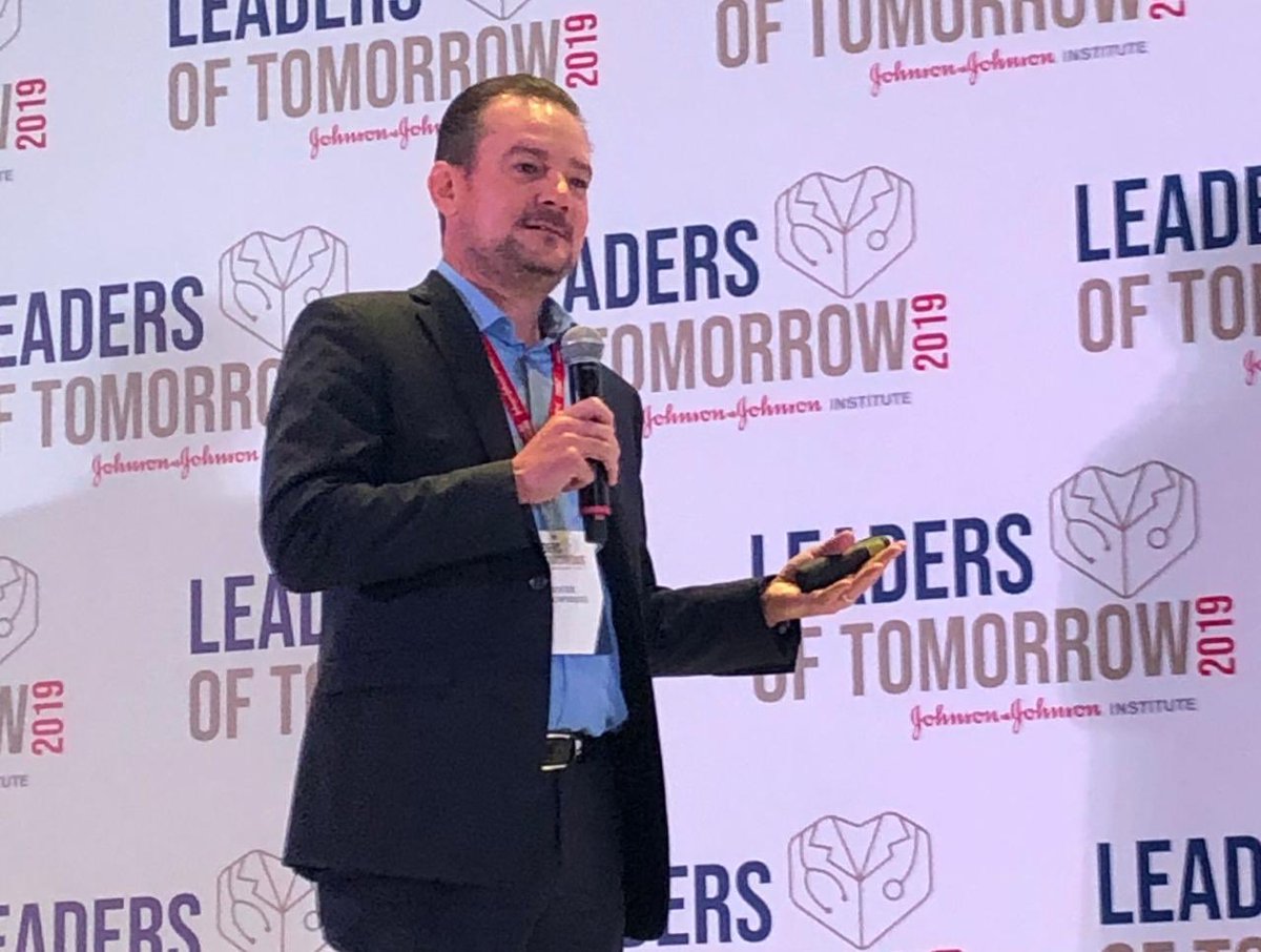 rogerbrownrigg's tweet photo. Muy contento de impulsar los futuros líderes Mexicanos #leadersoftomorrow un programa de #educacionmedicacontinua donde acercamos a más de 250 Médicos Residentes a nuevas tecnologías y avances médicos en 9 especialidades quirúrgicas. #jnj #care https://t.co/BAbpXEnbit
