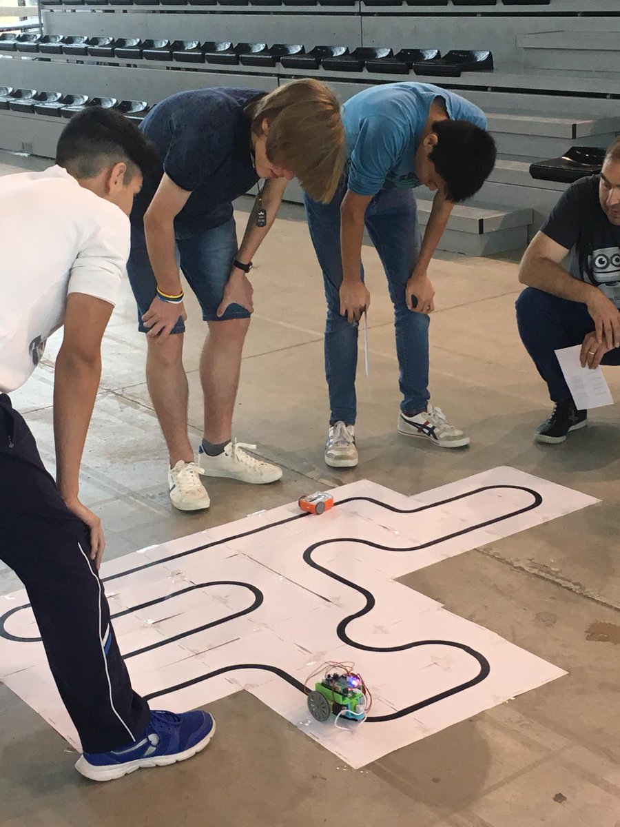 RobotEbre tweet media