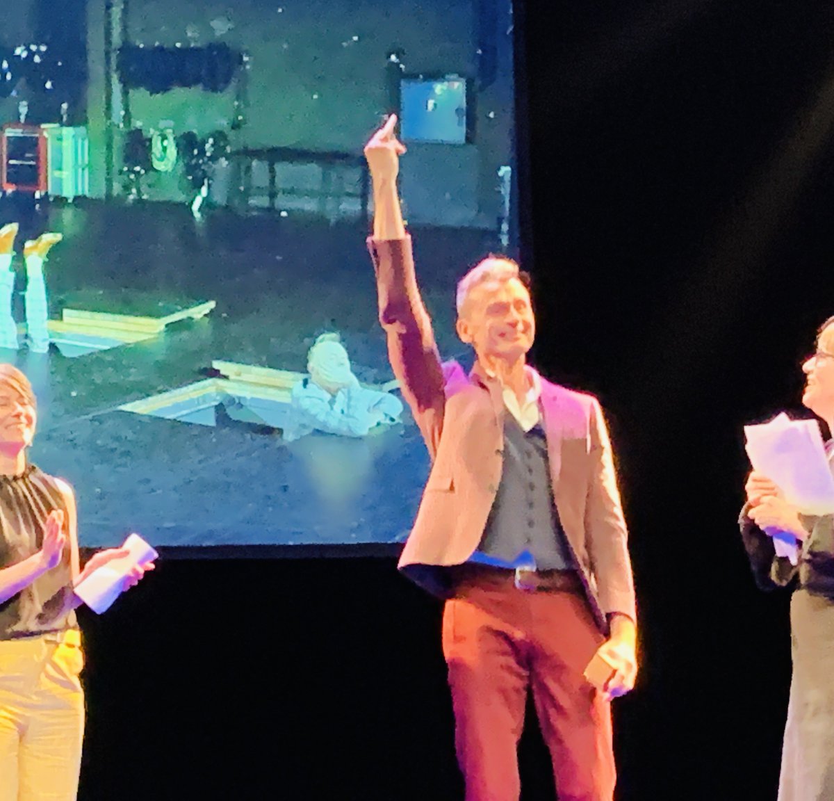 alain_berset's tweet photo. Félicitations à l’inclassable #YanDuyvendak @cieyanduyvendak, lauréat du #GrandPrixsuisse de théâtre 
La richesse de la scène suisse récompensée au @Crochetan à #Monthey #Schweizertheaterpreise @2bcompany @gremaud #DominicHuber #BettinaStucky @thomluz_ #VaniaLuraschi https://t.co/nsxA7hfG4a